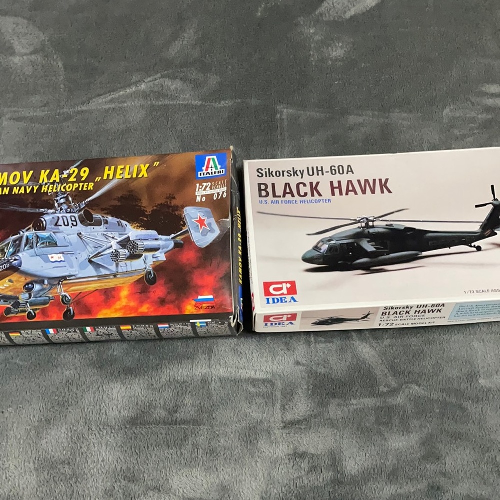New KAMOV KA-29”HELIX” And a Sikorsky UH-60A BLACK HAWK Helicopter set, 1:72